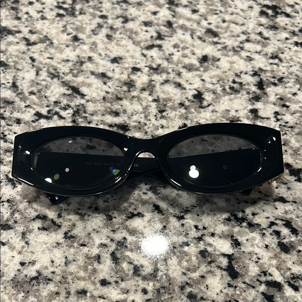 Miu Miu black frames 🖤